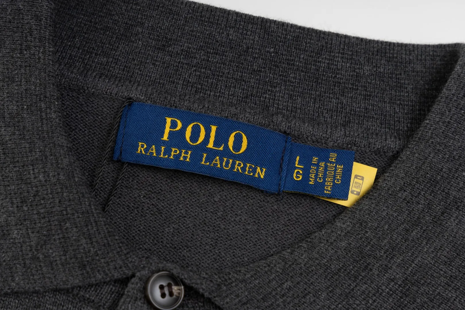 P216 #R81 Ralph Lauren knitted pony embroidered lapel polo shirt three-button pullover open chest long-sleeved sweater Official website synchronization Same style for men and women Sizes: S-XL Color: White Blue Gray Dark Gray Khaki Military Green Navy White Label Navy Blue Red Label Black Red Label Black White Label Pink Classic cotton yarn 100% white cotton High-quality goods Classic styles have always been popular! The workmanship details are very good! The simple lapel polo pullover sweater is always the standard, with classic brand embroidery on the chest! All major stars have the same style! Best for couples. High quality goods! Xinjiang cotton micro-elastic and smooth fabric has excellent quality. Pure cotton is soft and skin-friendly. Size: S M L